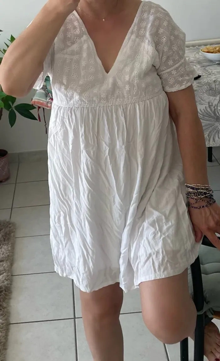 La petite robe blanche - photo numéro 4