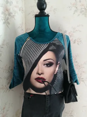 Pull fin bleu shiné imprimé femme sexy manches réglables / sans marque / (TU)