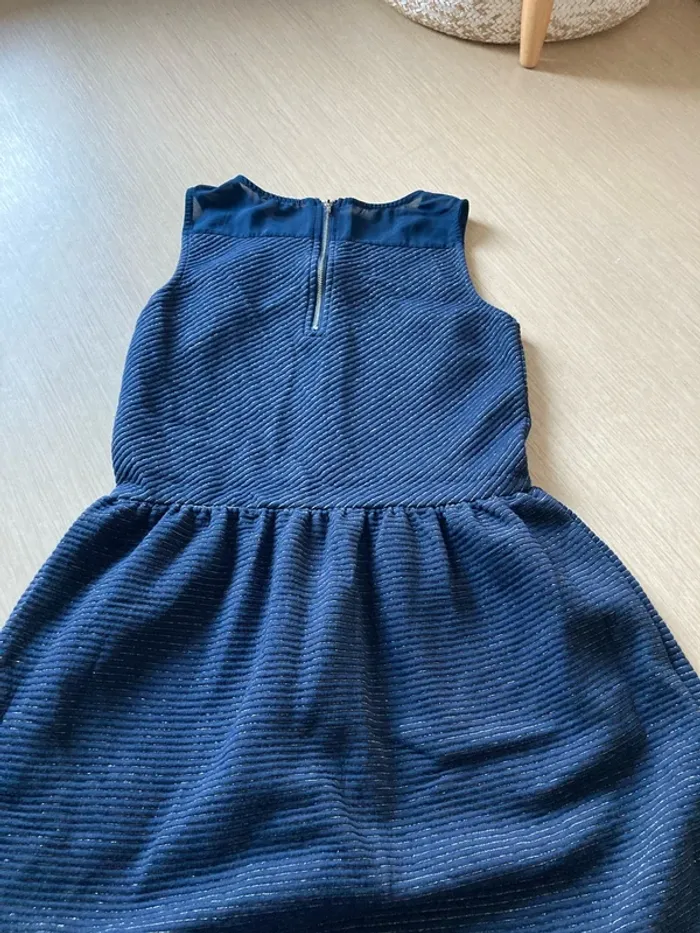 Robe de fête à paillettes - photo numéro 3