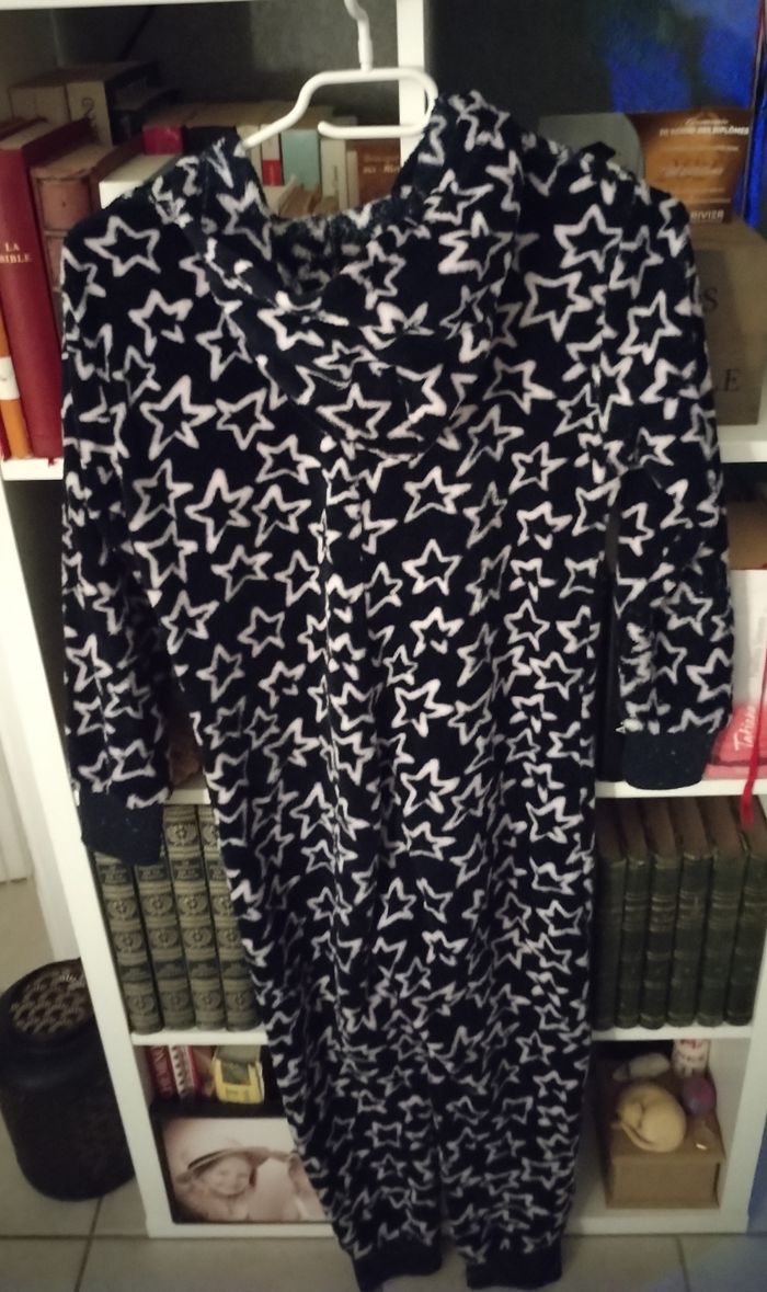 Combinaison pyjamas polaire motifs étoiles 11/12 ans en très bon état - photo numéro 10