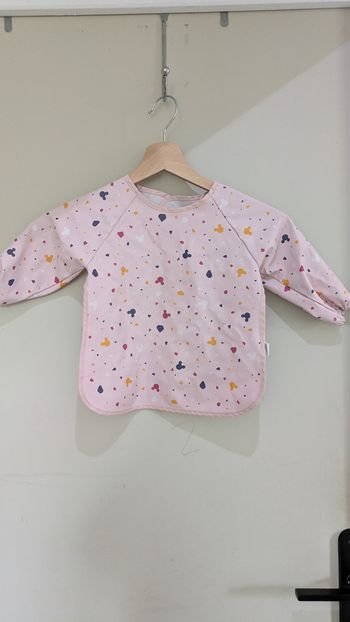 🎨 Titre : Bavoir à manches longues Mickey Disney - Rose