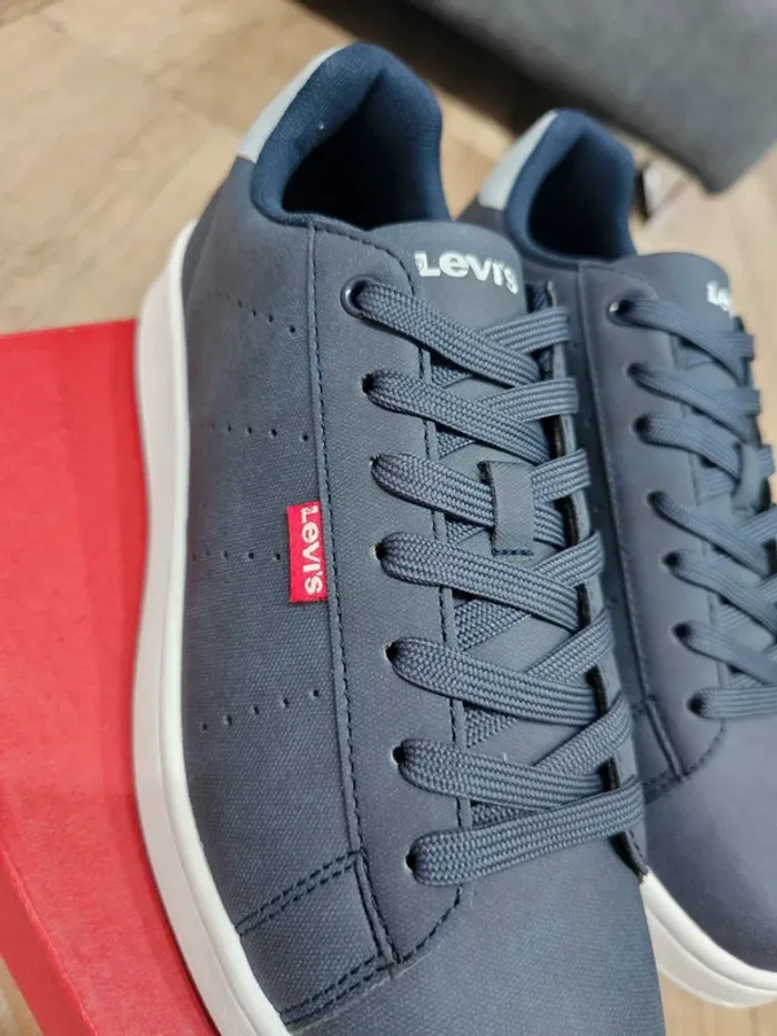 Très belles baskets garçon,  marque Levi's,  bleu marine, pointure 39 - photo numéro 6