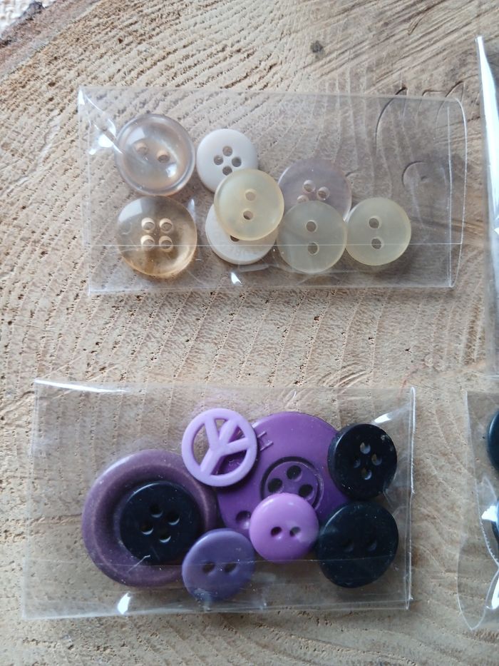 Lot de 4 sachets de boutons - photo numéro 2