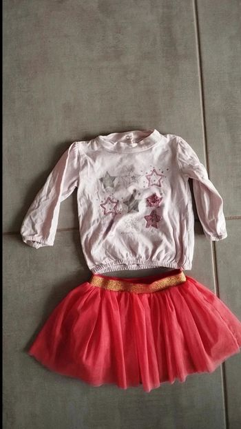 Tee shirt et jupe taille 12 mois fille