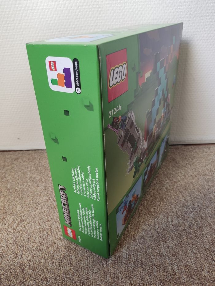 Lego Minecraft 21244 The Sword Outpost - photo numéro 4