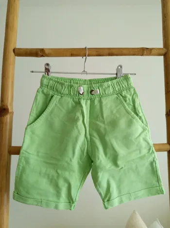 Short jogging taille élastique vert 5 ans