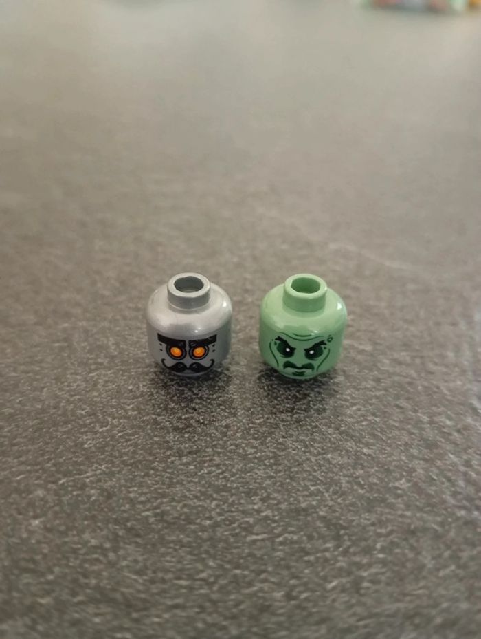 2 têtes 1×Minifigure,head alien with black eyebrows,cheek lines.