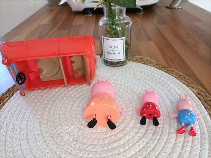Voiture Peppa Pig et 3 personnages Maman Pig Georges et Peppa - photo numéro 7