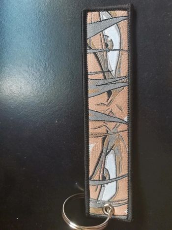 Porte-clés brodé attaque des titans levi