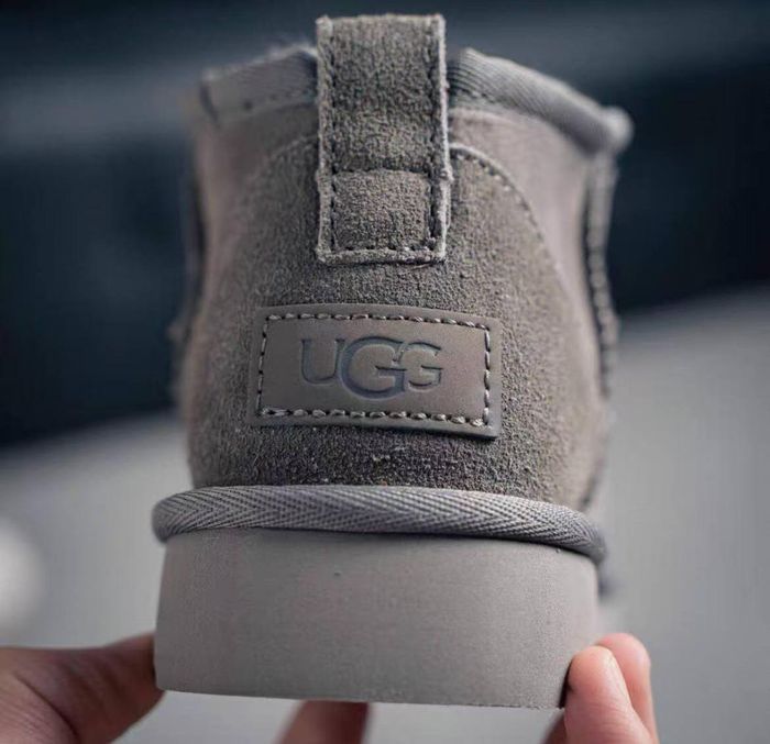 Bottes Ugg Mini taille 40 - photo numéro 8