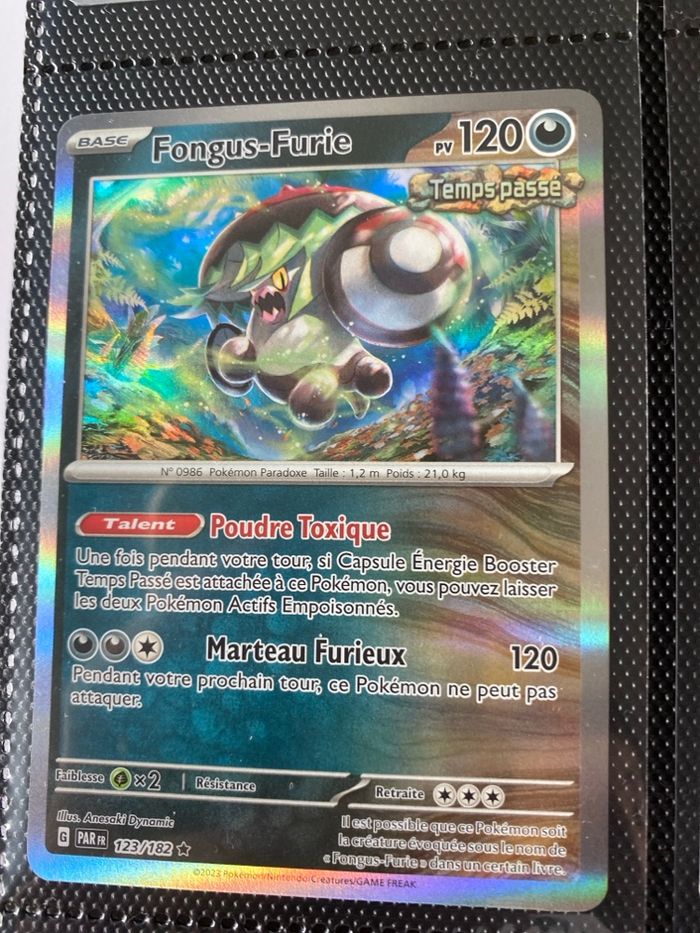 Carte Pokémon holographique neuf