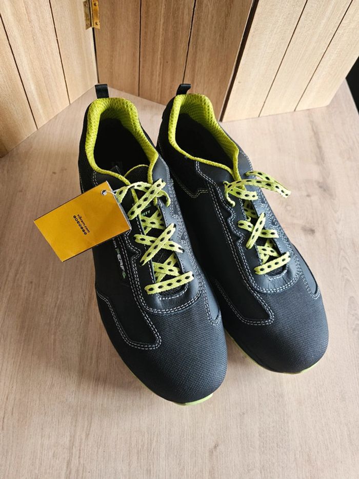 Chaussures De Sécurité Gravity perf neuves taille 44 - photo numéro 2