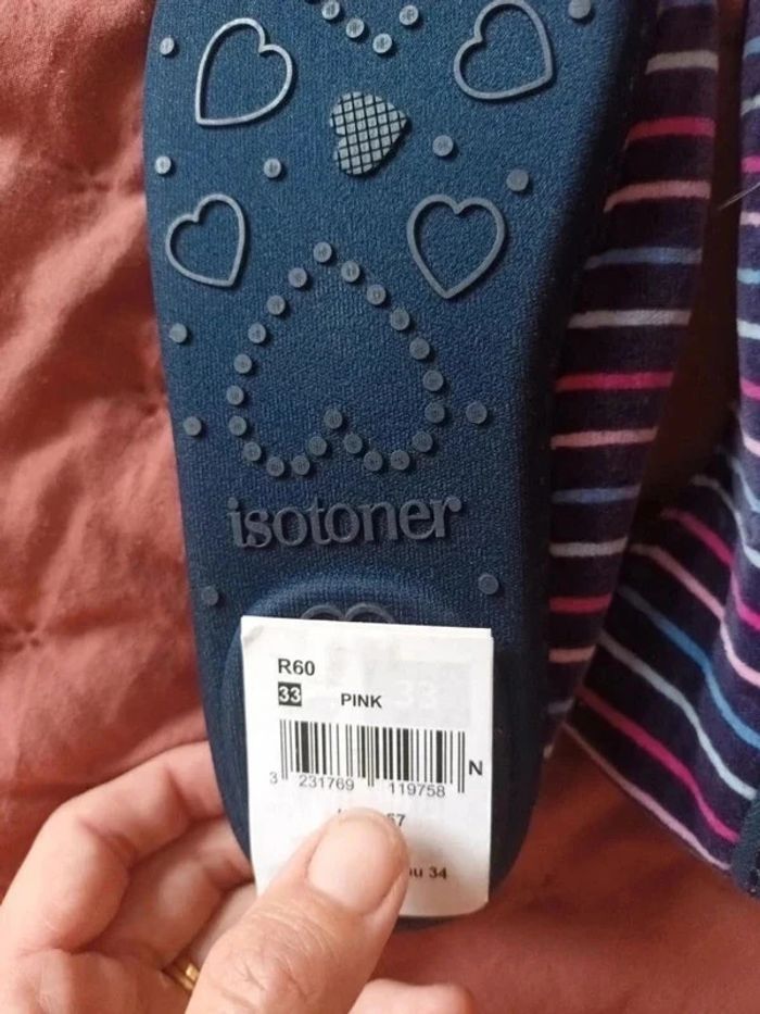 Pantoufles chaussons fille 33 isotoner avec étiquette Neuf violet regarder mon dressing de fille - photo numéro 3