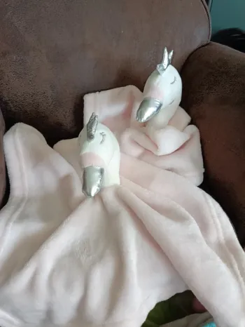 doudou pour bébé cygne rose