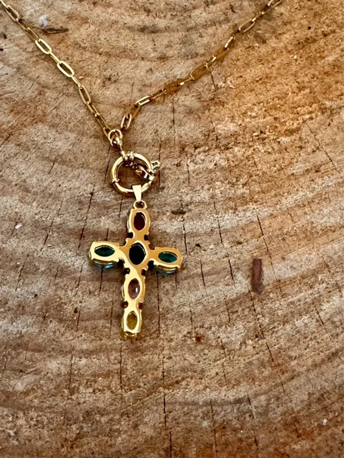 Collier mailles larges acier inoxydable or fermoir bouée grosse croix cristaux couleurs - photo numéro 5