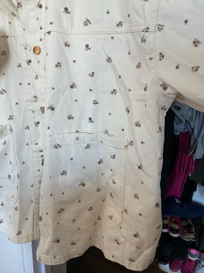 Veste blanche à fleurs état neuf - photo numéro 3