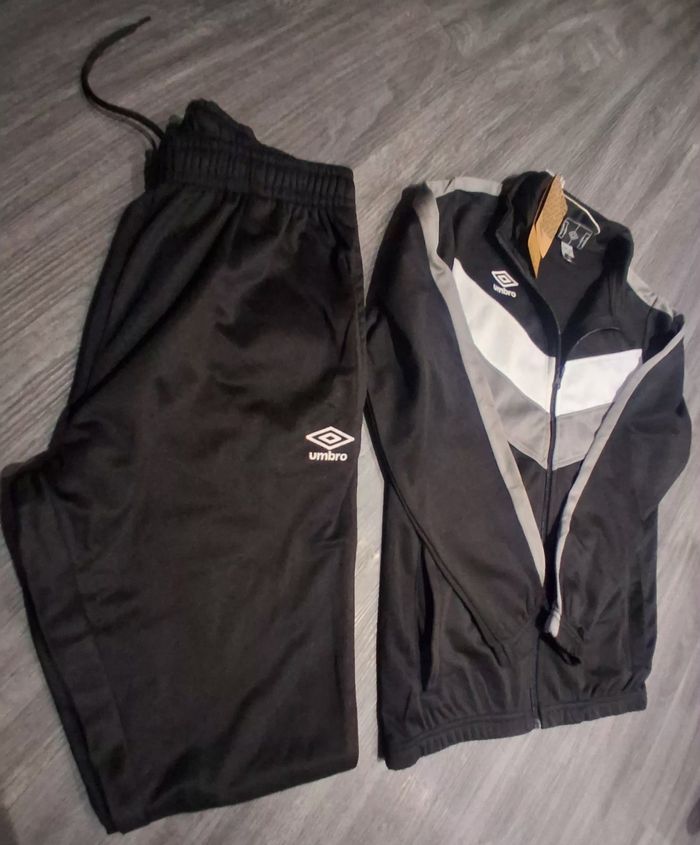 Survêtement Umbro neuf - photo numéro 3