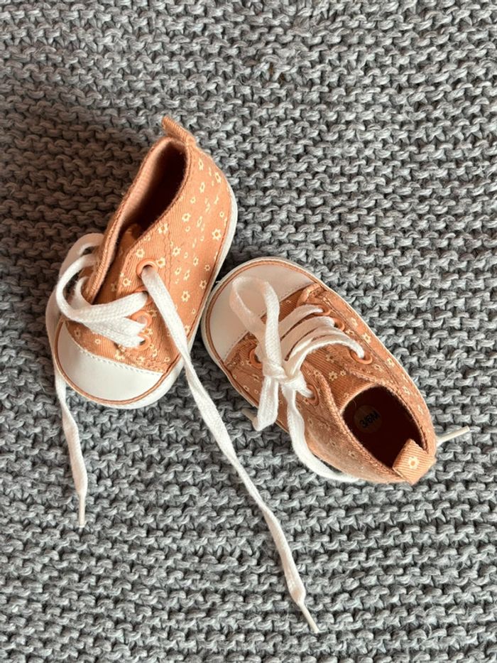 Chaussures bébé fille  motif fleurs - photo numéro 2