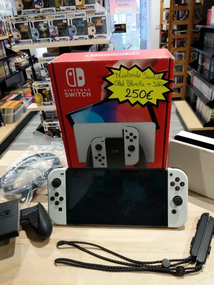 Nintendo Switch OLED - Blanche - photo numéro 3