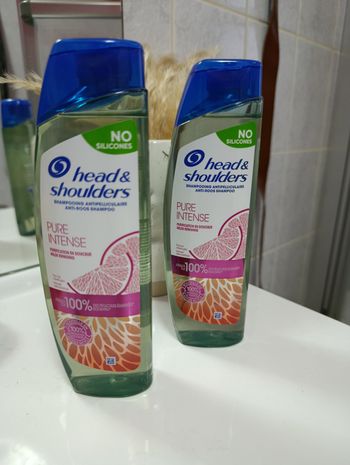 Shampooing head shoulders