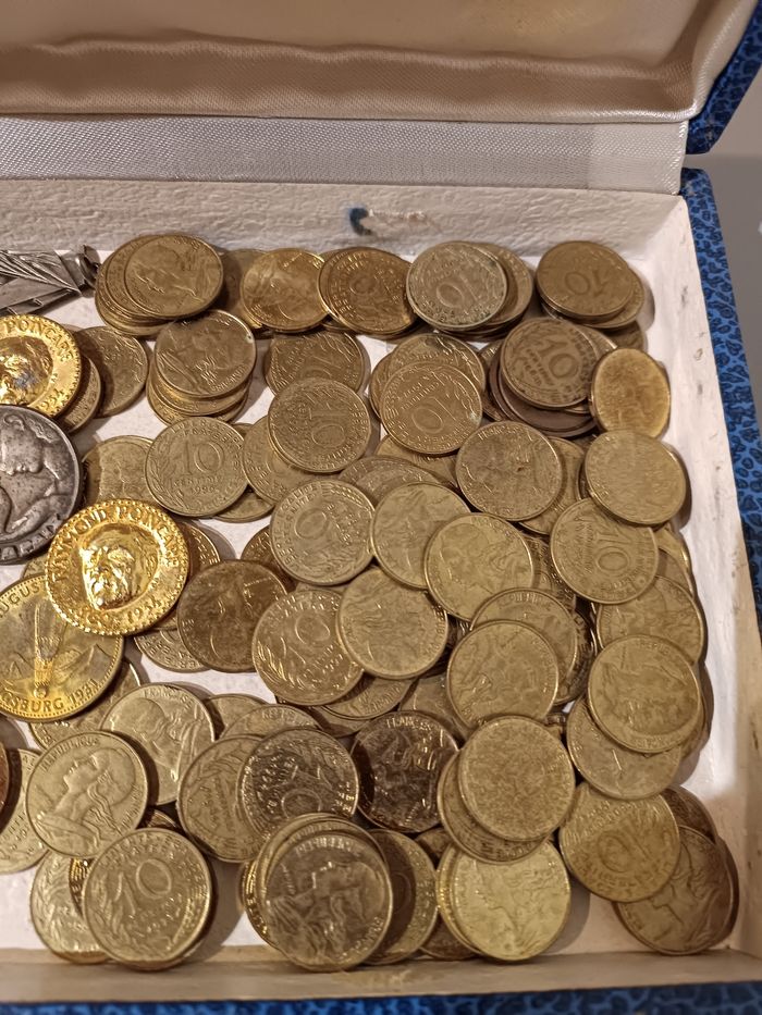 Lot de pièces et jetons - photo numéro 4