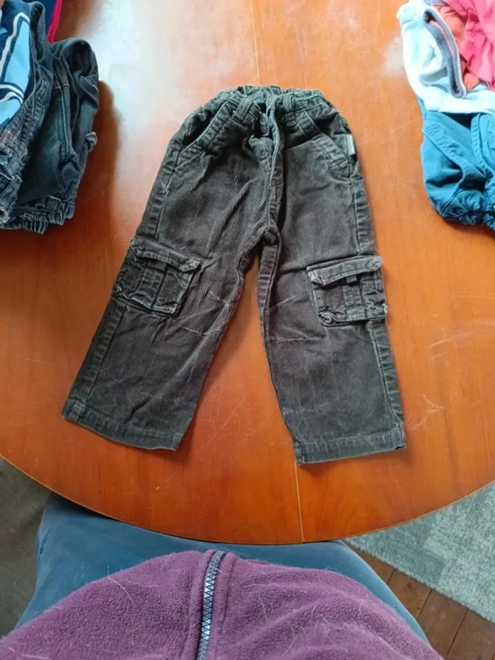 Enfant 212- Pantalon 24 mois, boutchou