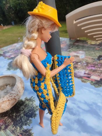 Vêtements pour Barbie 2€.