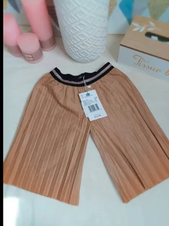 Magnifique pantalon neuf avec étiquette Chicco fille 2 ans 92 cm