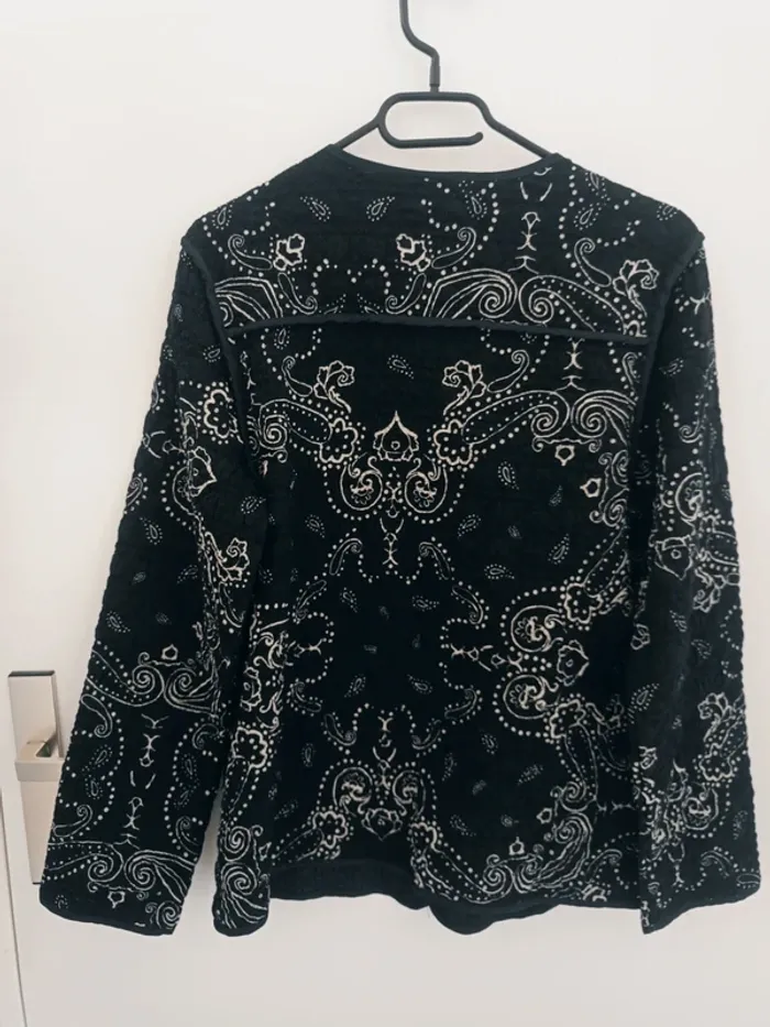 Veste imprimée bandana légère matelassée marine à boutons Pieces Taille M En très bon état - photo numéro 3
