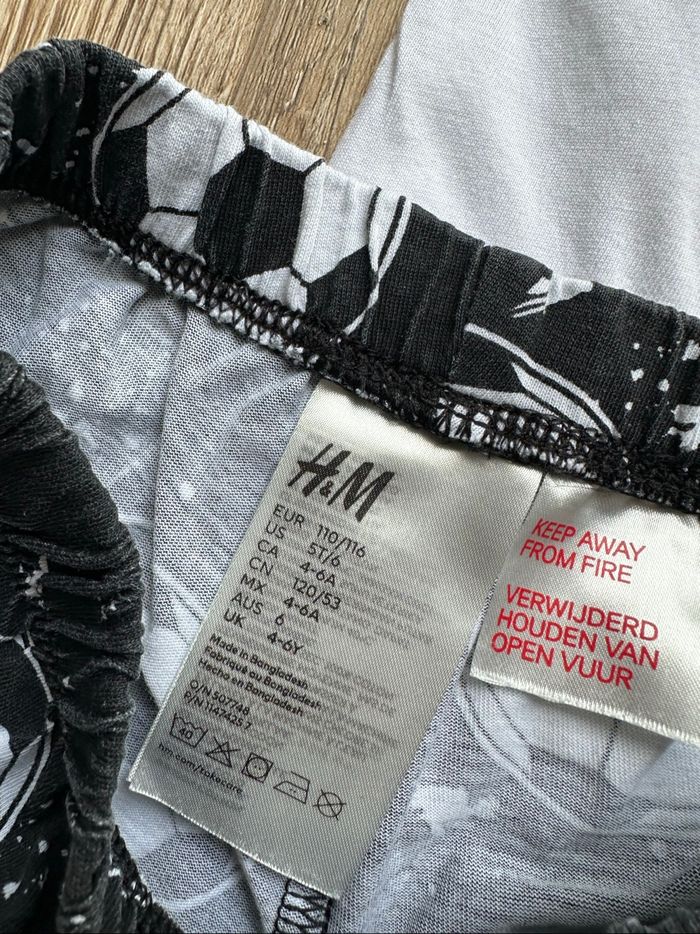 - Pyjama H&M - 5/6 ans - Très bon état - photo numéro 2