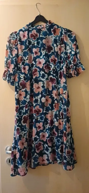 Robe courte naf naf taille 40.
