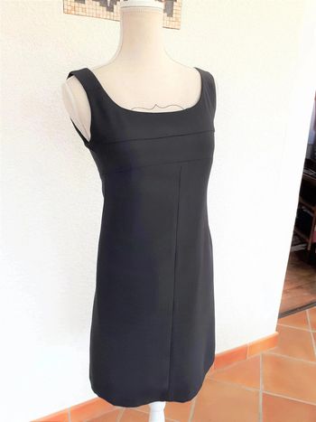 25 € Robe noire côté femme