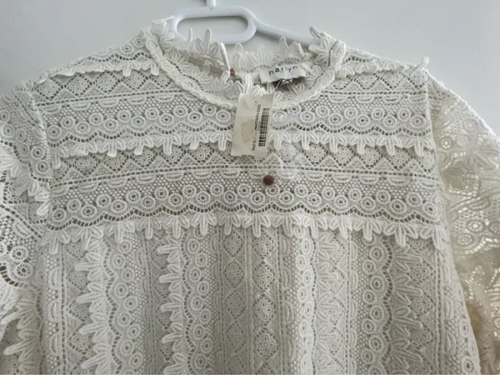 Robe courte écru dentelle neuf avec étiquette