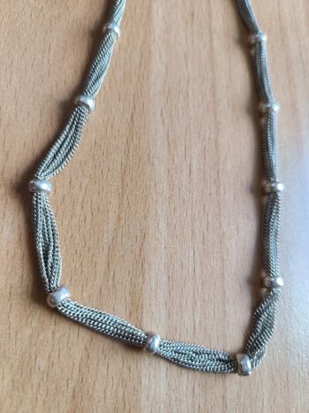 Collier argenté avec "perles"