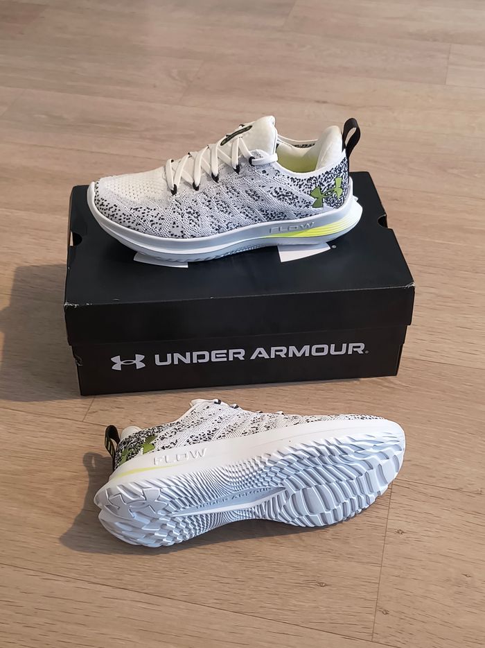 Chaussures running under armour UA W Velociti 3 taille 38.5 neuves - photo numéro 2