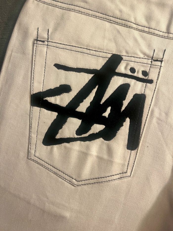 Short/Jort Stussy White Embroidered Black Big Logo Back – Taille XL - photo numéro 2