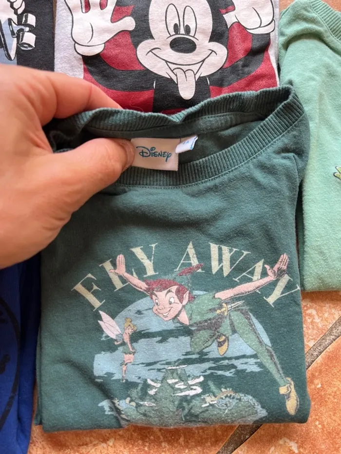 Lot 5 t-shirt Disney neuf 4ans - photo numéro 3