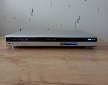 Lecteur enregistreur graveur SONY RDR-HX520. 