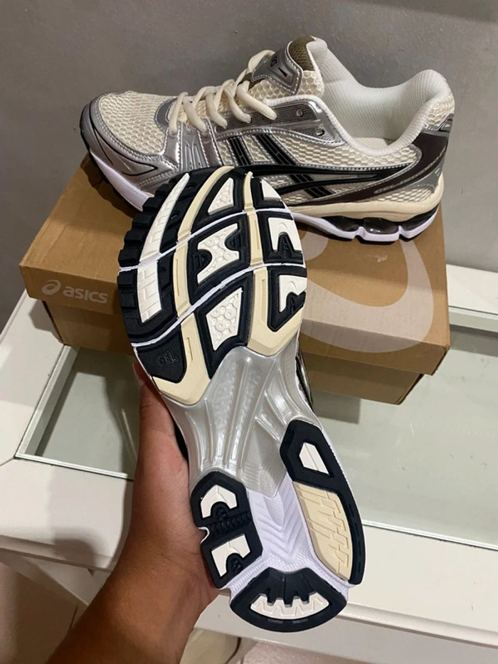 ASICS Gel-Kayano 14  Crème Noire  41.5 - photo numéro 4