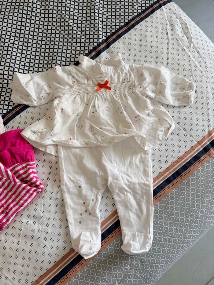 Lot pyjamas et bodies - photo numéro 3