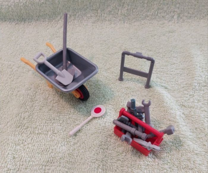 lot Playmobil chantier travaux brouette caisse outil marteau pince pelle compas clé panneau