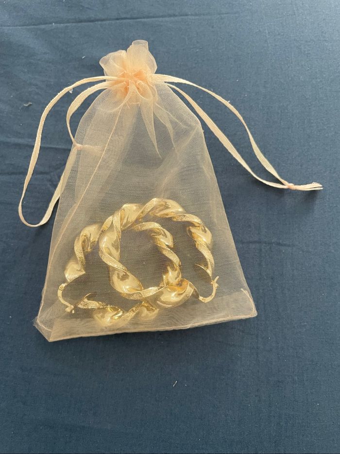 Boucles d’oreilles créoles torsadées dorées – avec pochette - photo numéro 4