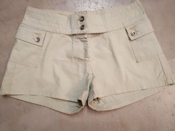 Short kaki clair Taille 18 ans Chipie