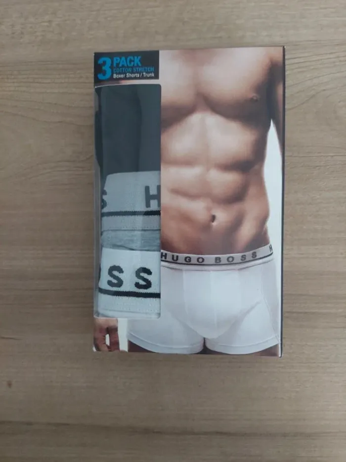 lot de 3 boxer hugo boss taille S produit emaballer 3 couleur