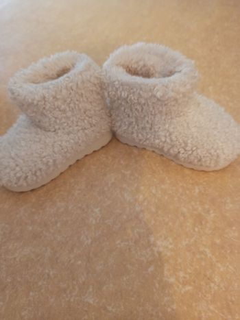 Bottine fourrée taille 26 blanche 