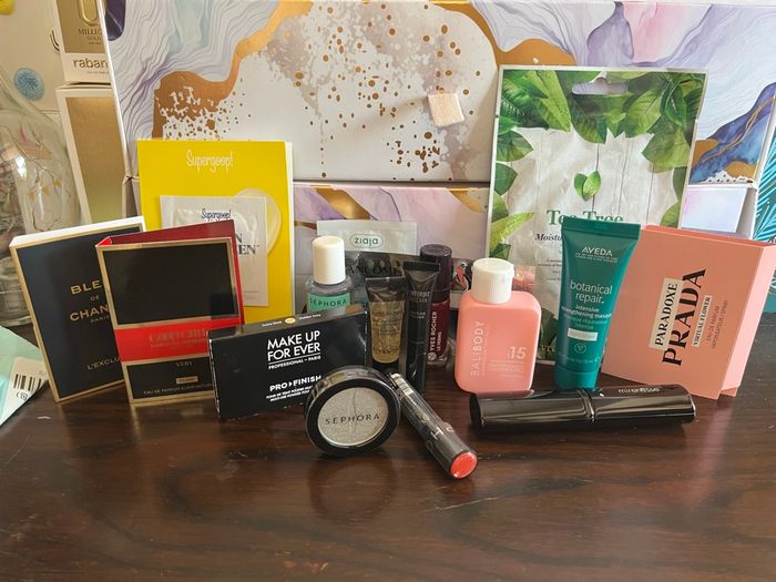 Maxi lot soin, maquillage et parfum neuf