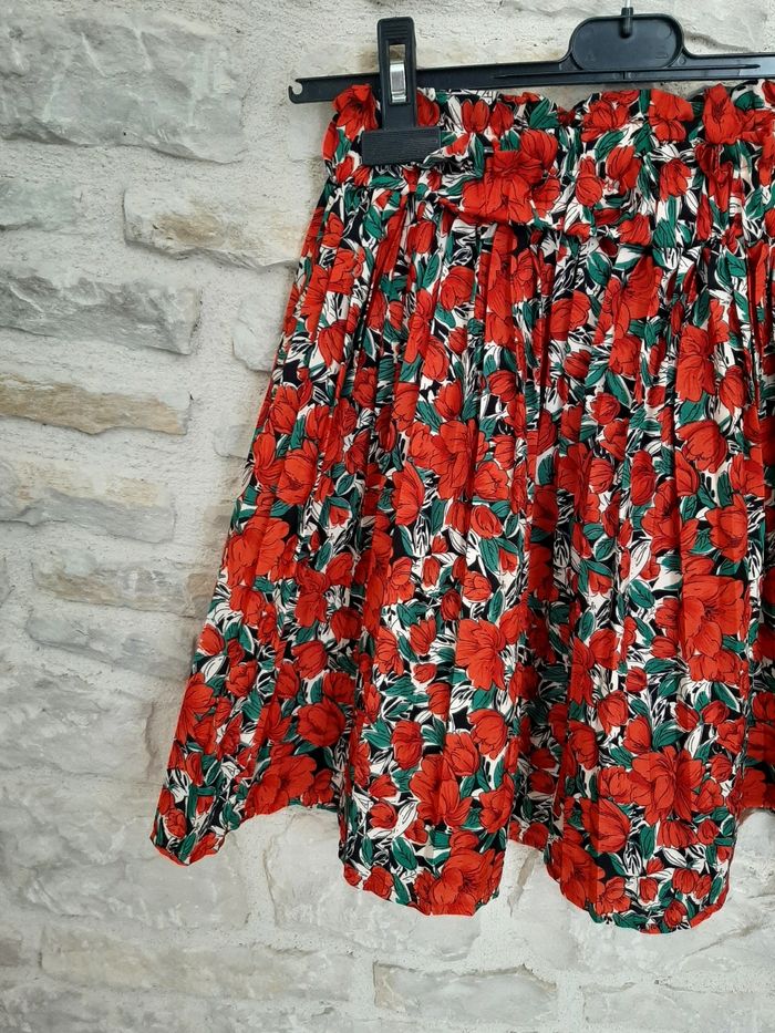 Jupe fleurie rouge "Shein" taille M (38) en très bon etat - photo numéro 7