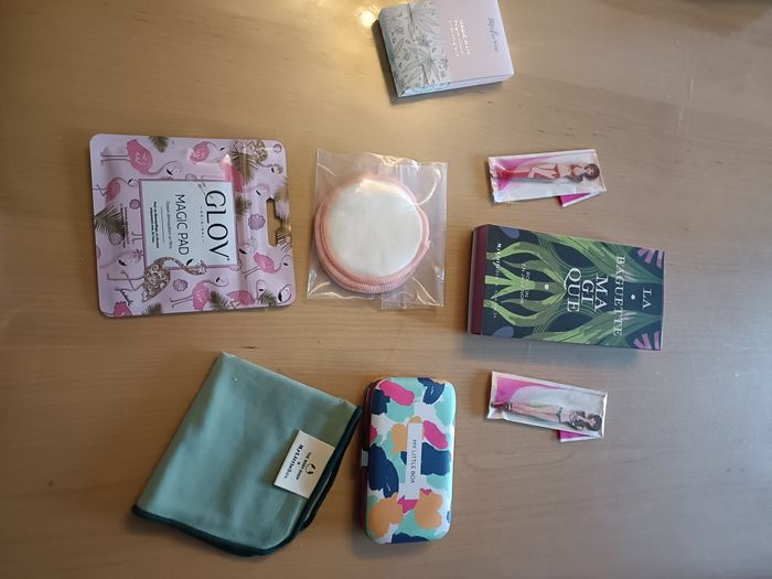 LOT DE DIFFERENTS ACCESSOIRES BEAUTE FEMME MY LITTLE BOX