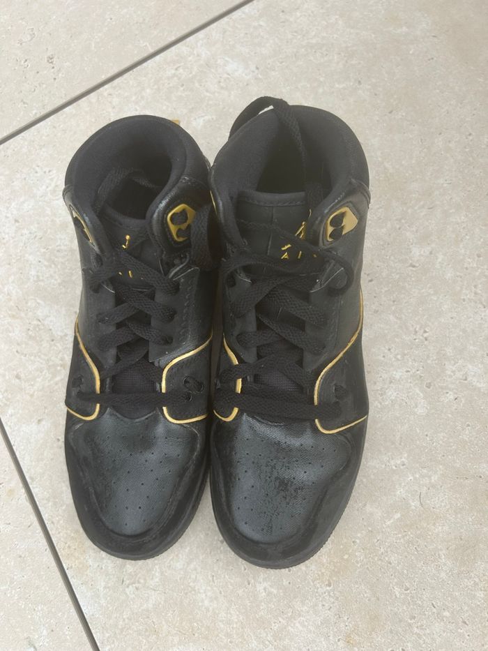 Basket Jordan montante pointure 38 TBE - photo numéro 2