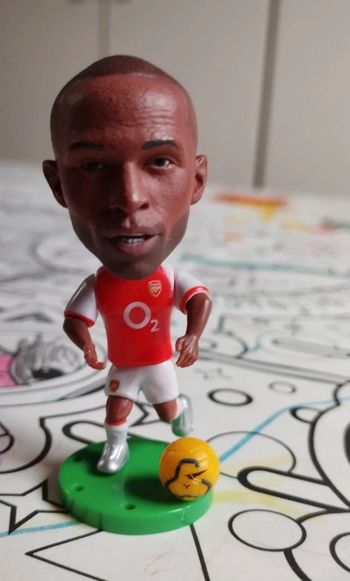 Petite figurine football neuve Thierry Henry Arsenal